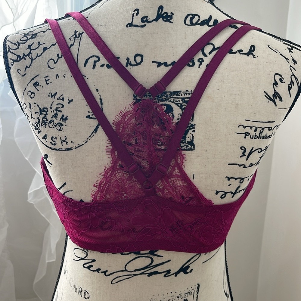 Sexy hot pink Victoria’s Secret Lacey bra